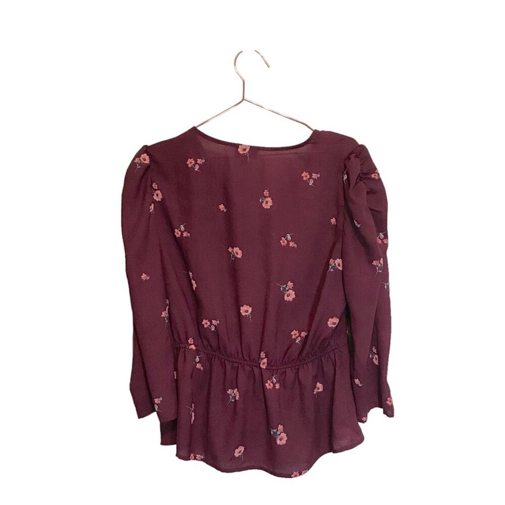 OLM floral blouse with twist front and gathered sleeve size large - Picture 2 of 7